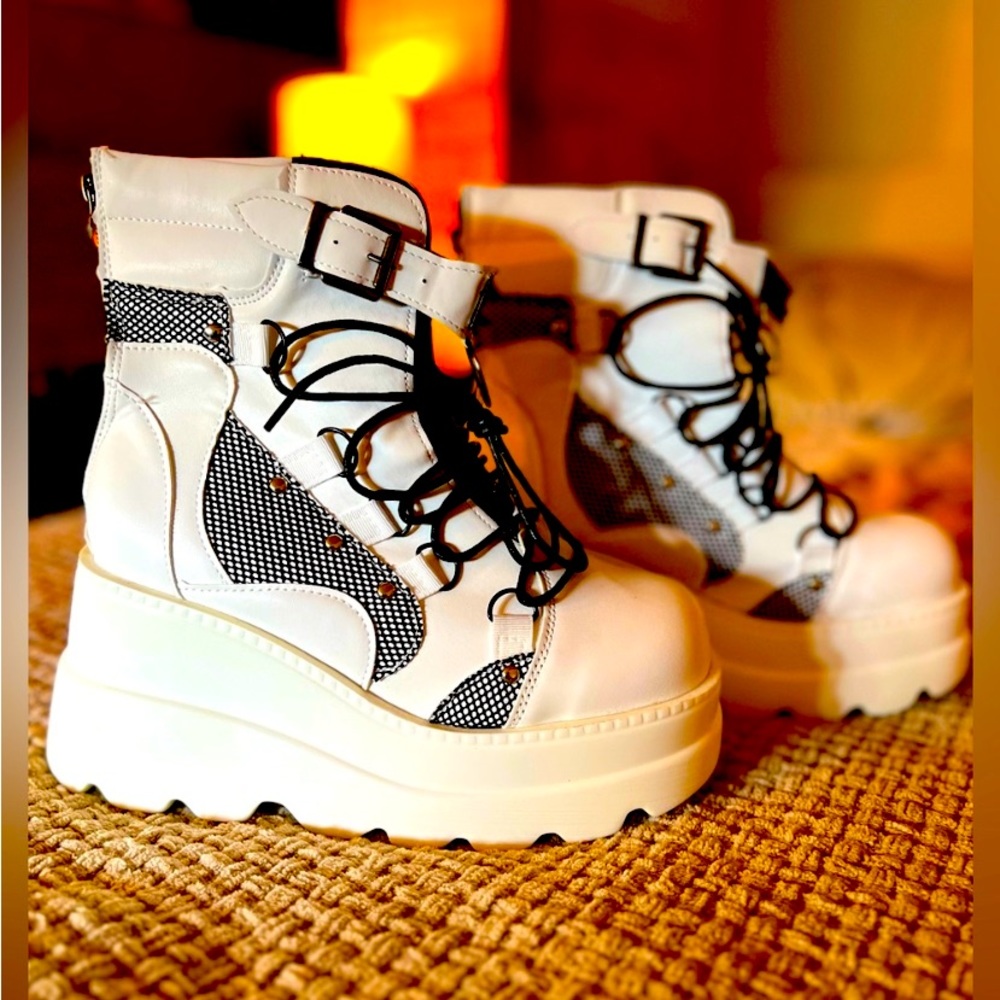 Women’s size 9 goth/rave boots